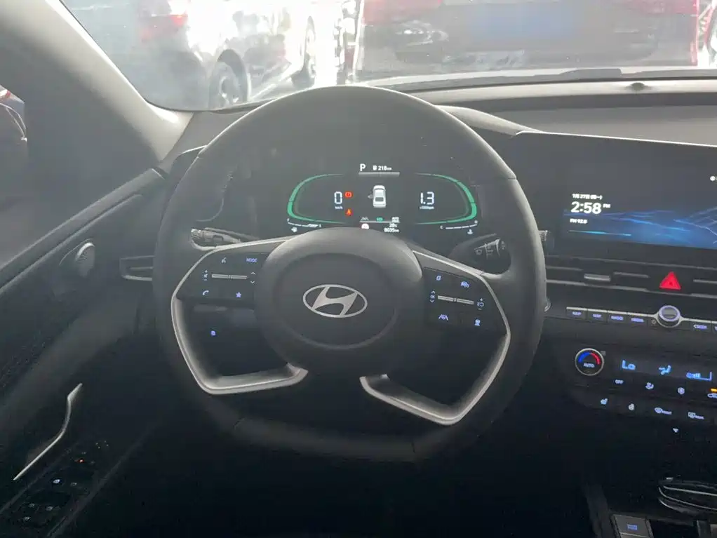 Hyundai Elantra 2025