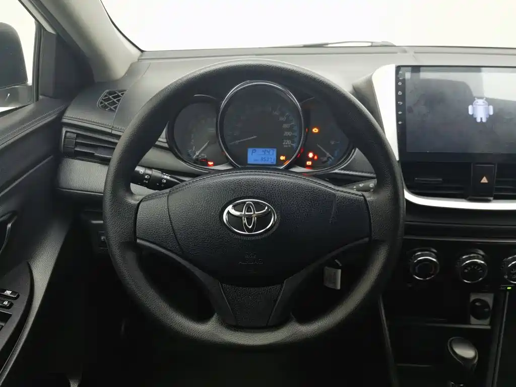 Toyota Yaris L 2018 — фото 11