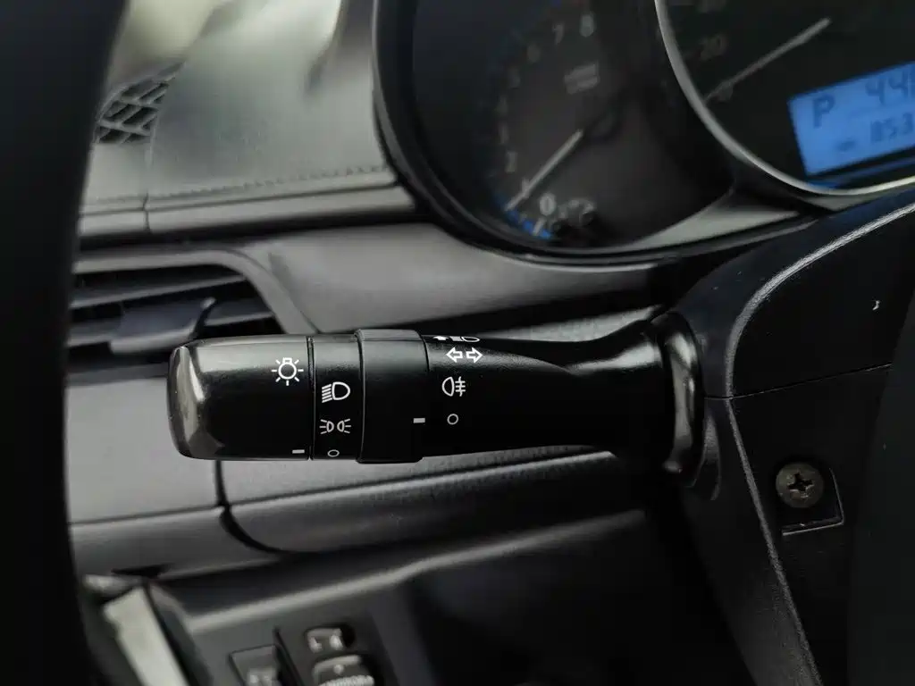 Toyota Yaris L 2018 — фото 21