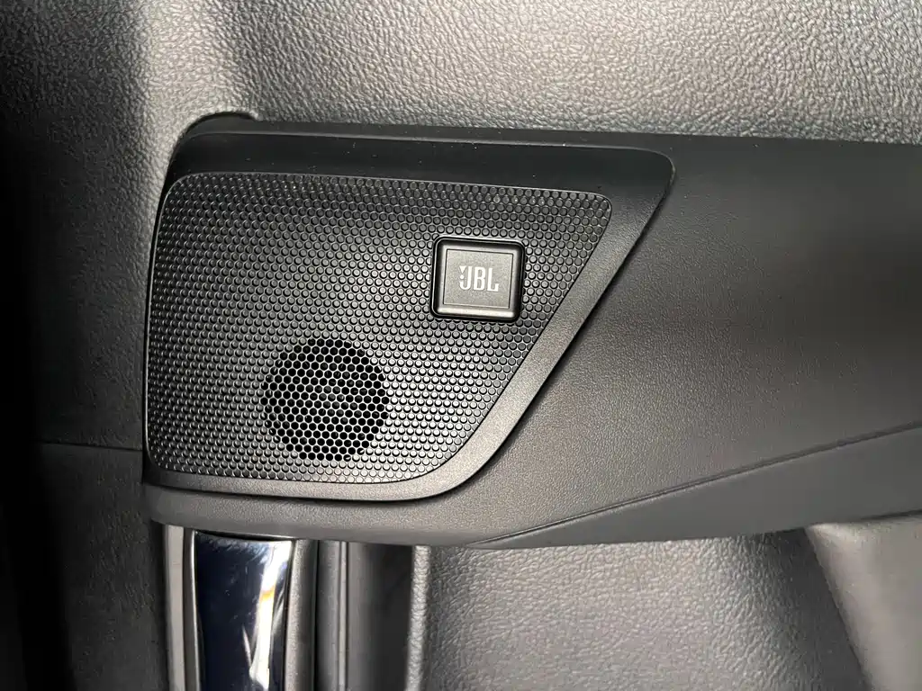 Toyota Alphard 2023 — фото 32