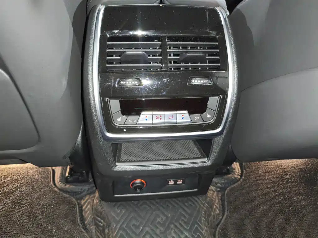 BMW XM 2025 — фото 14