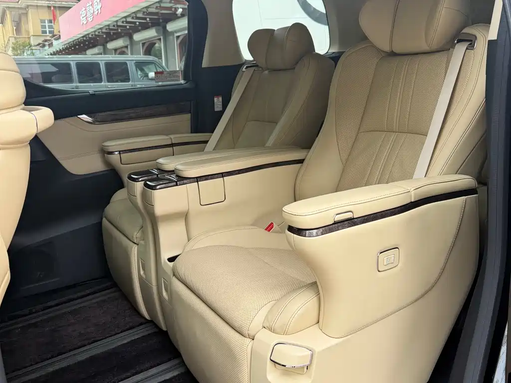Toyota Alphard 2018 — фото 15