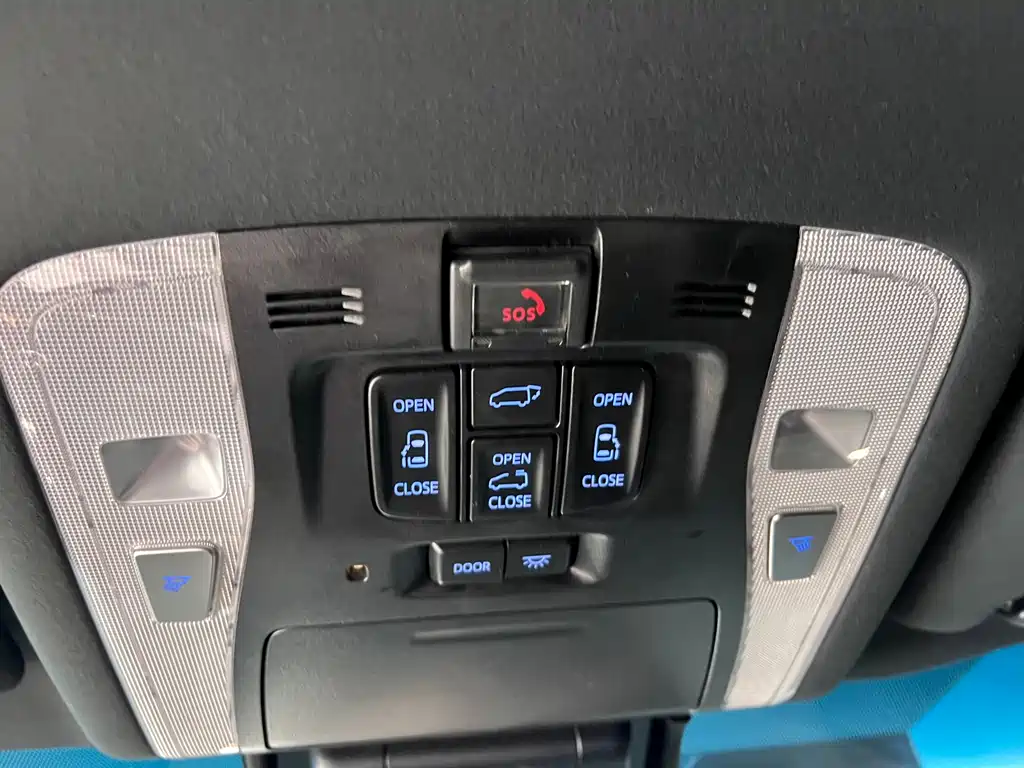 Toyota Alphard 2023 — фото 26