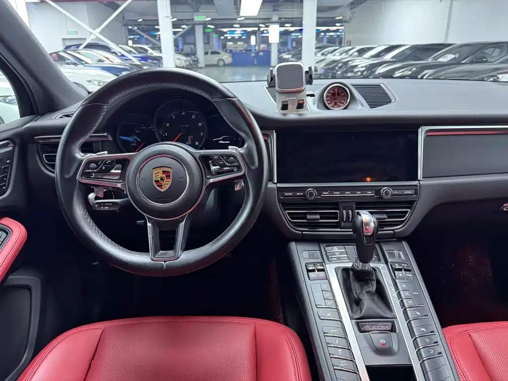 Porsche Macan 2019 — фото 10