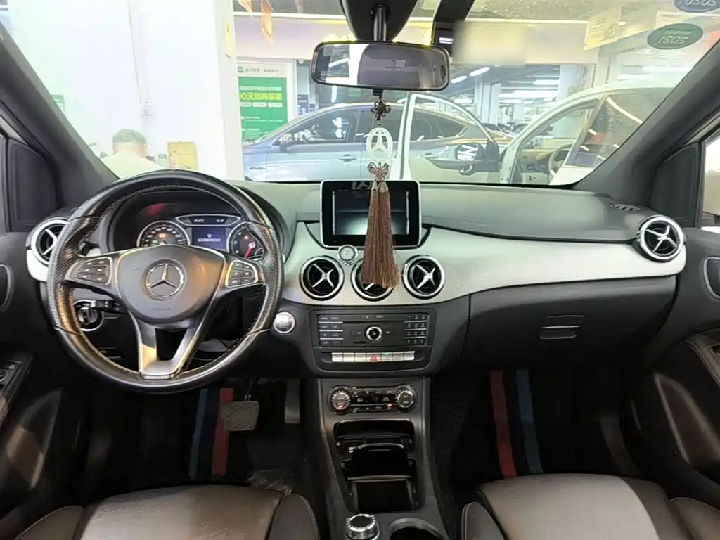 Mercedes-Benz B-Class 2016 — фото 10