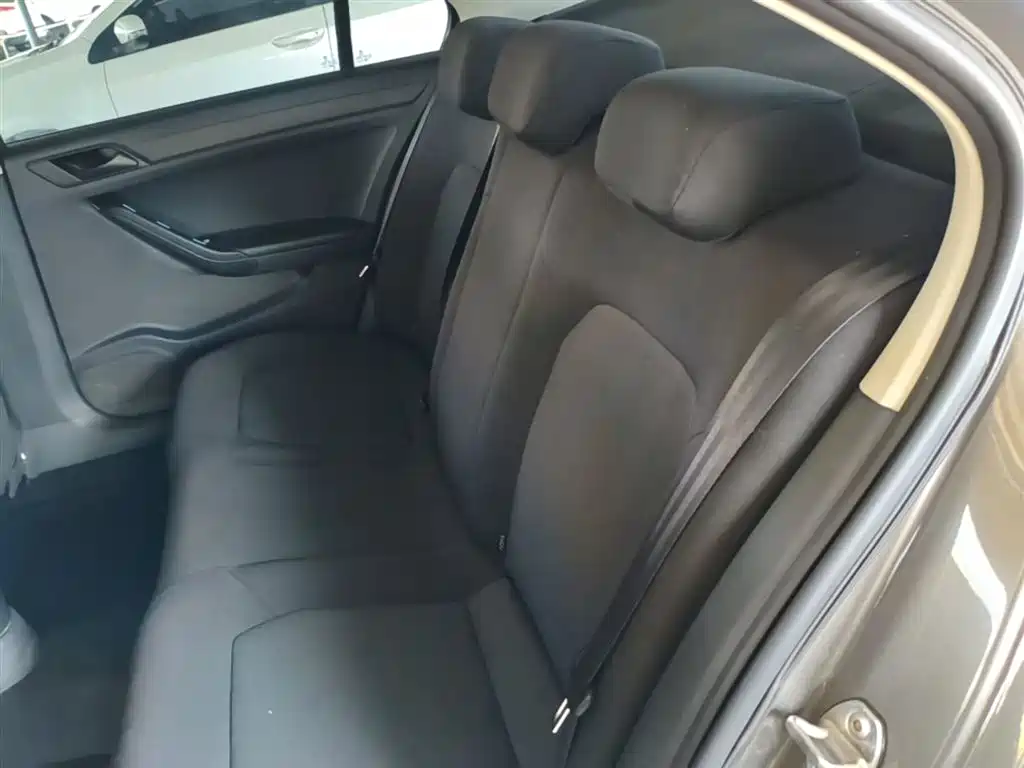 Volkswagen Jetta 2015 — фото 17