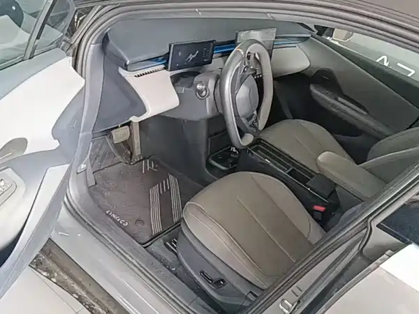 Lynk & Co Z20 2024