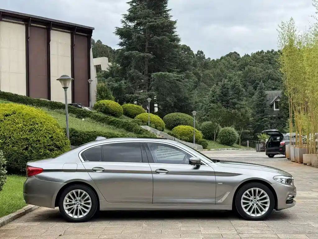 BMW 5 Series 2018 — фото 4