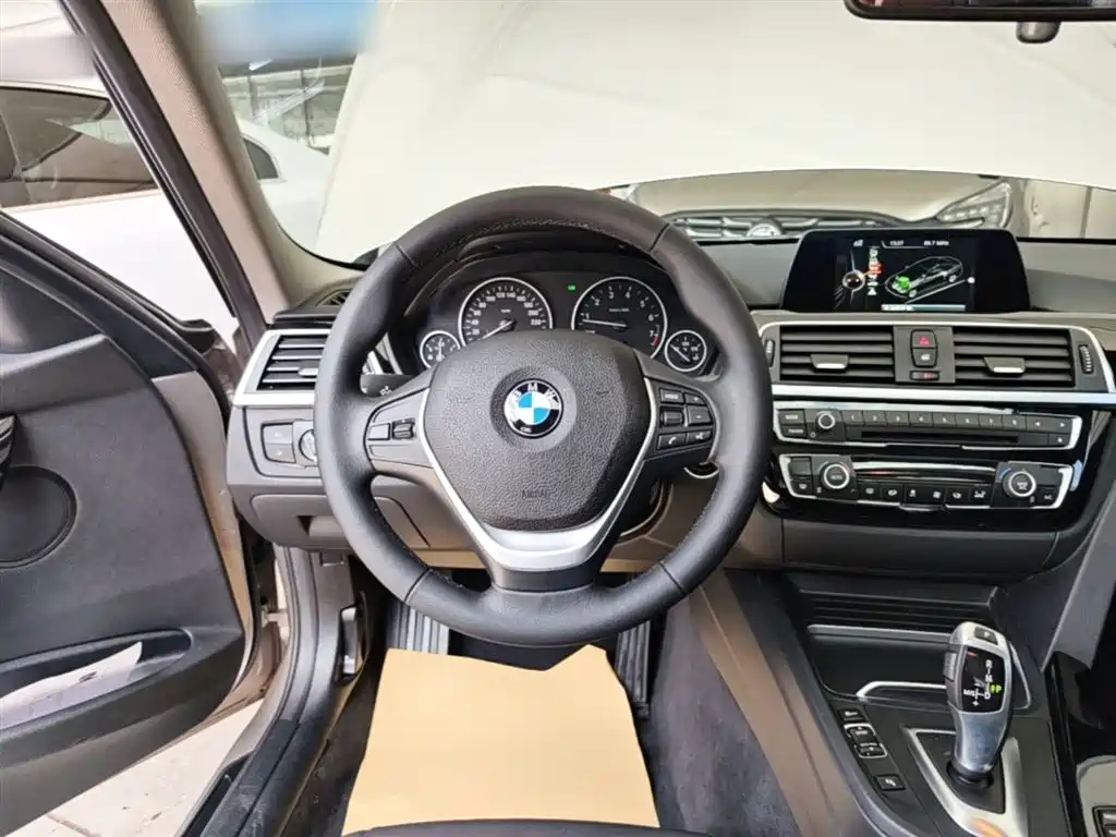 BMW 3 Series 2016 — фото 11