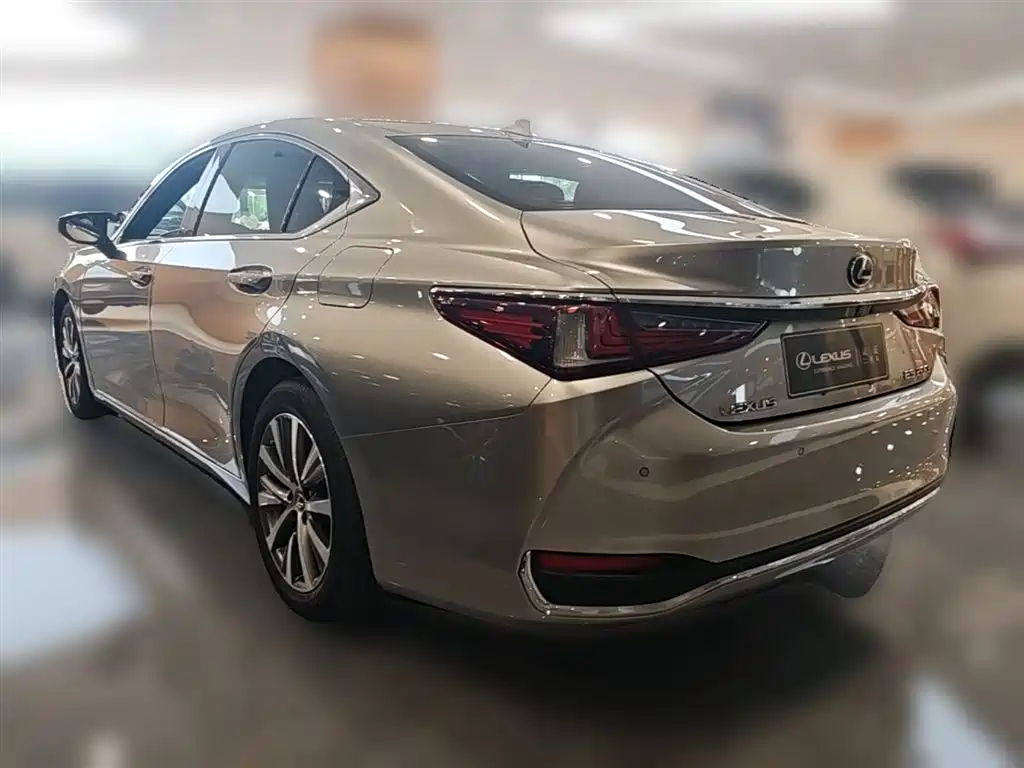 Lexus ES 2019 — фото 9