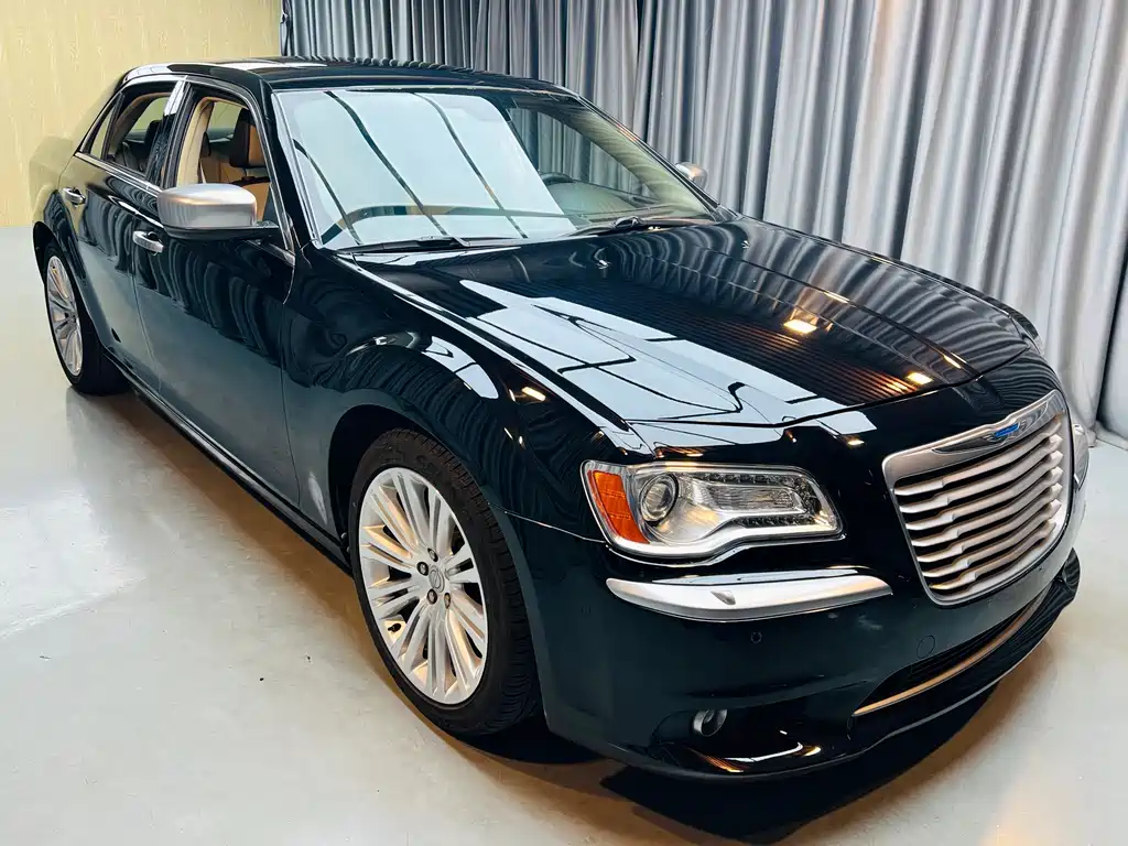 Chrysler 300C 2013 — фото 3