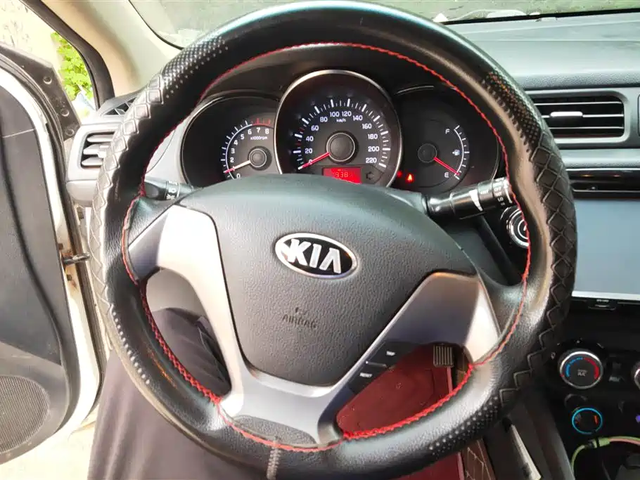 Kia K2 2015 — фото 15