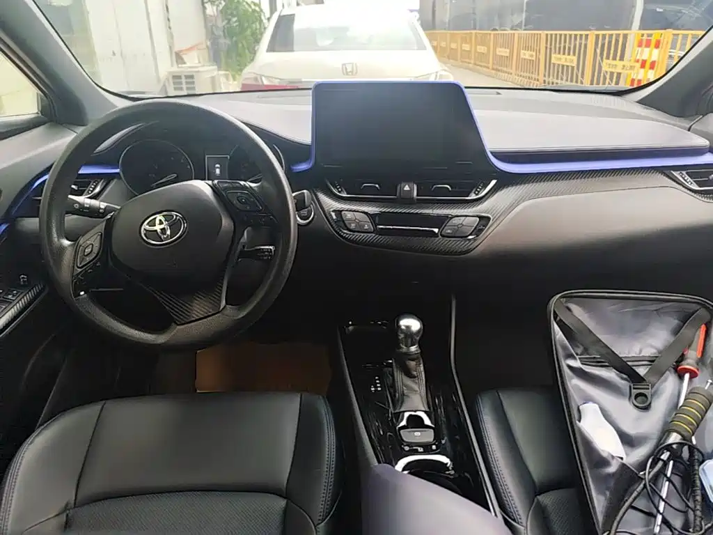 Toyota C-HR 2021 — фото 10