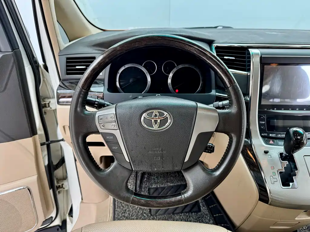 Toyota Alphard 2016 — фото 18