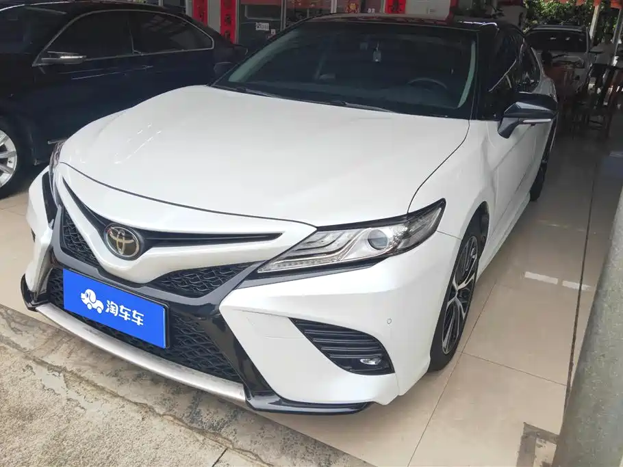 Toyota Camry 2020 — фото 1