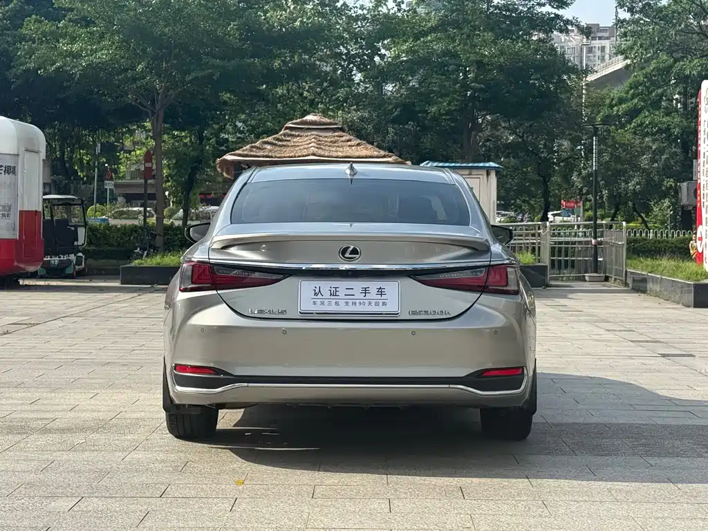Lexus ES 2023 — фото 12