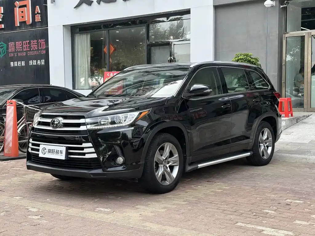 Toyota Highlander 2021 — фото 1