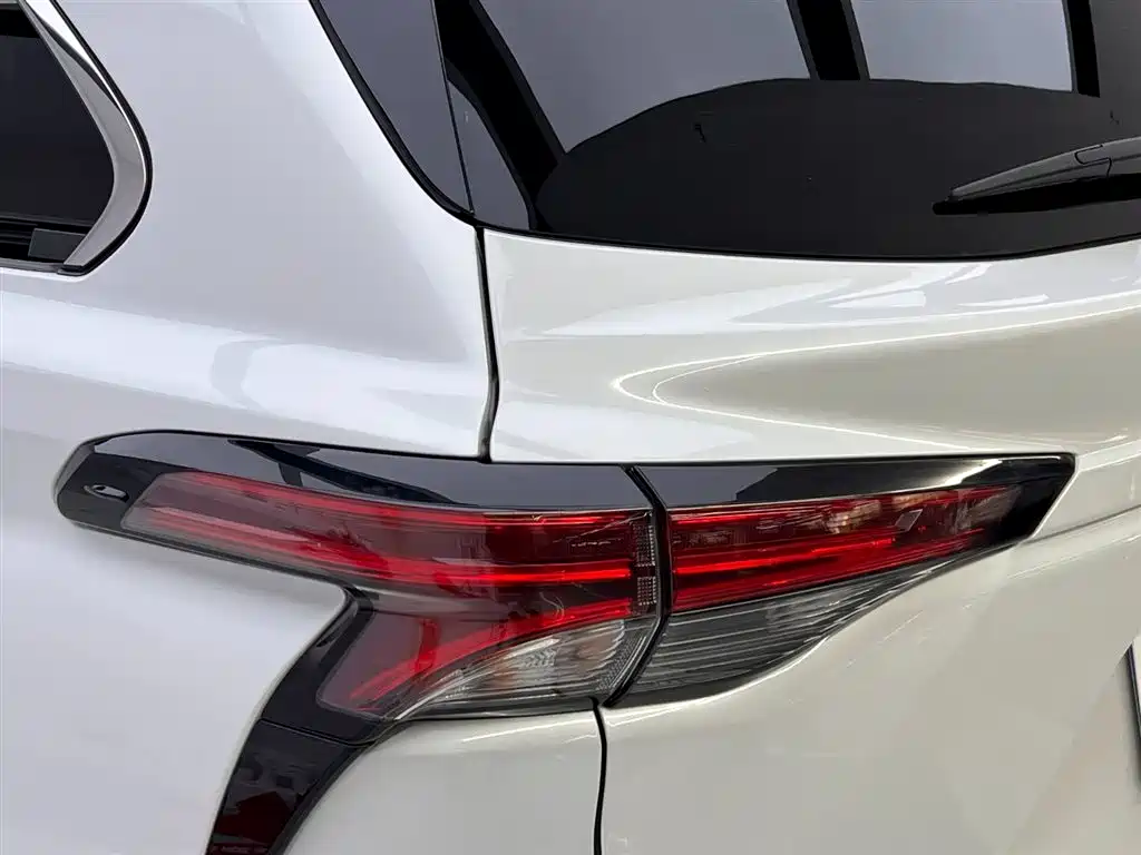 Toyota Sienna 2023 — фото 10
