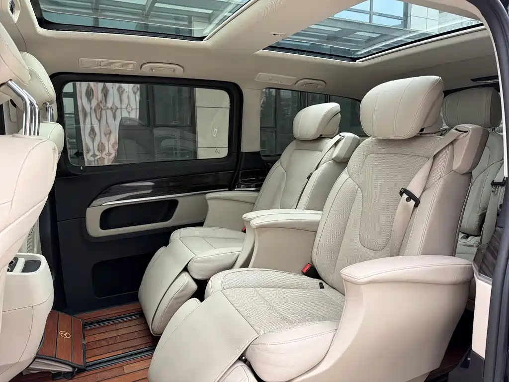 Mercedes-Benz V-Class 2019 — фото 11