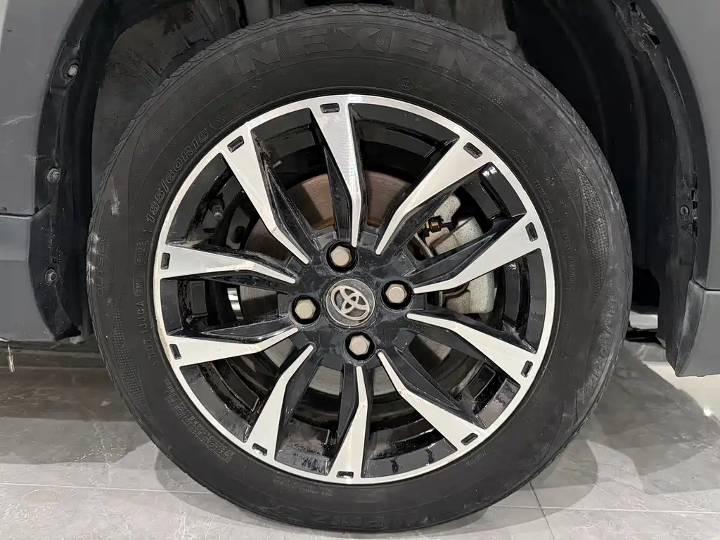 Toyota Yaris L 2022