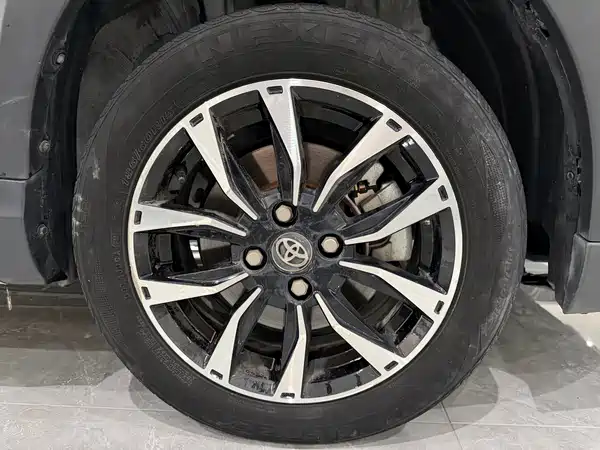 Toyota Yaris L 2022