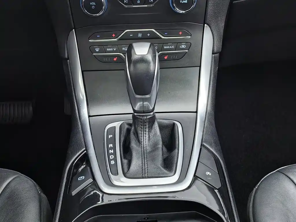 Ford Edge 2018 — фото 13