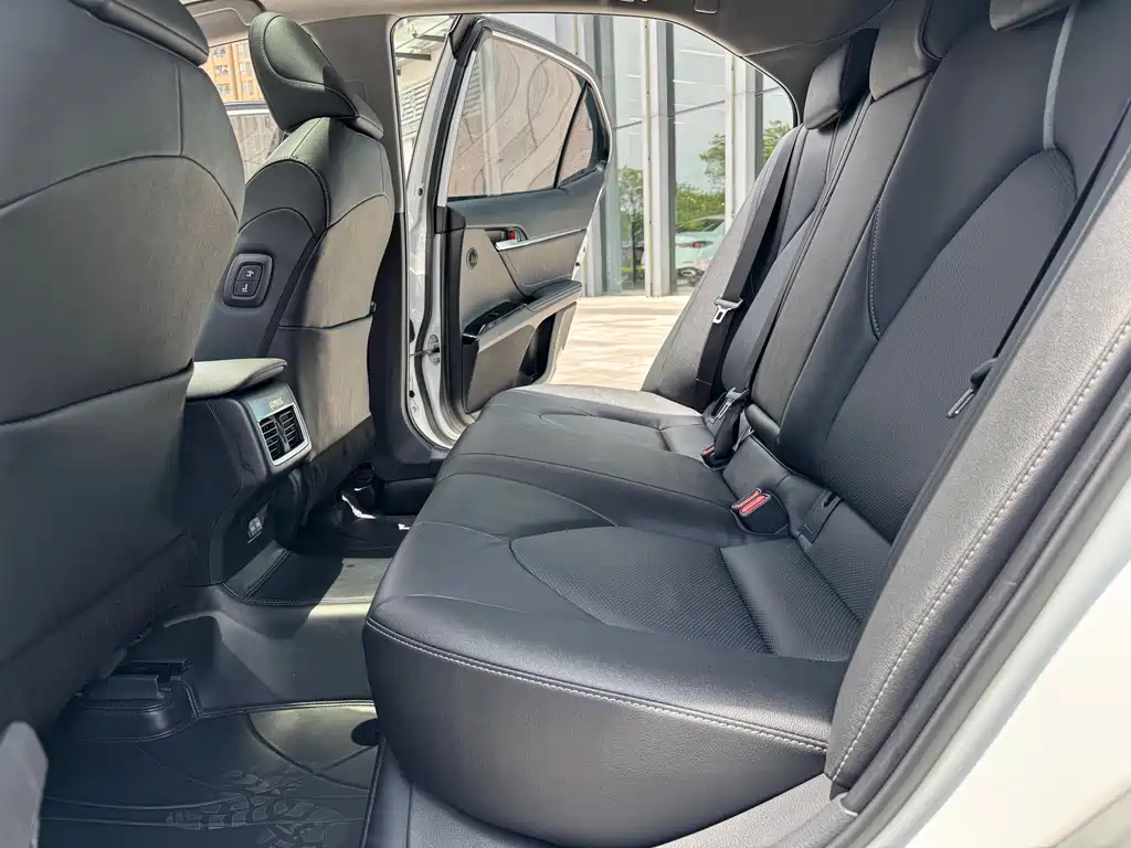 Toyota Camry 2023 — фото 10