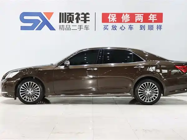 Toyota Crown 2018