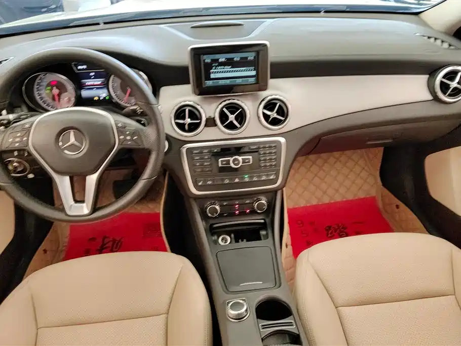 Mercedes-Benz GLA 2015 — фото 12