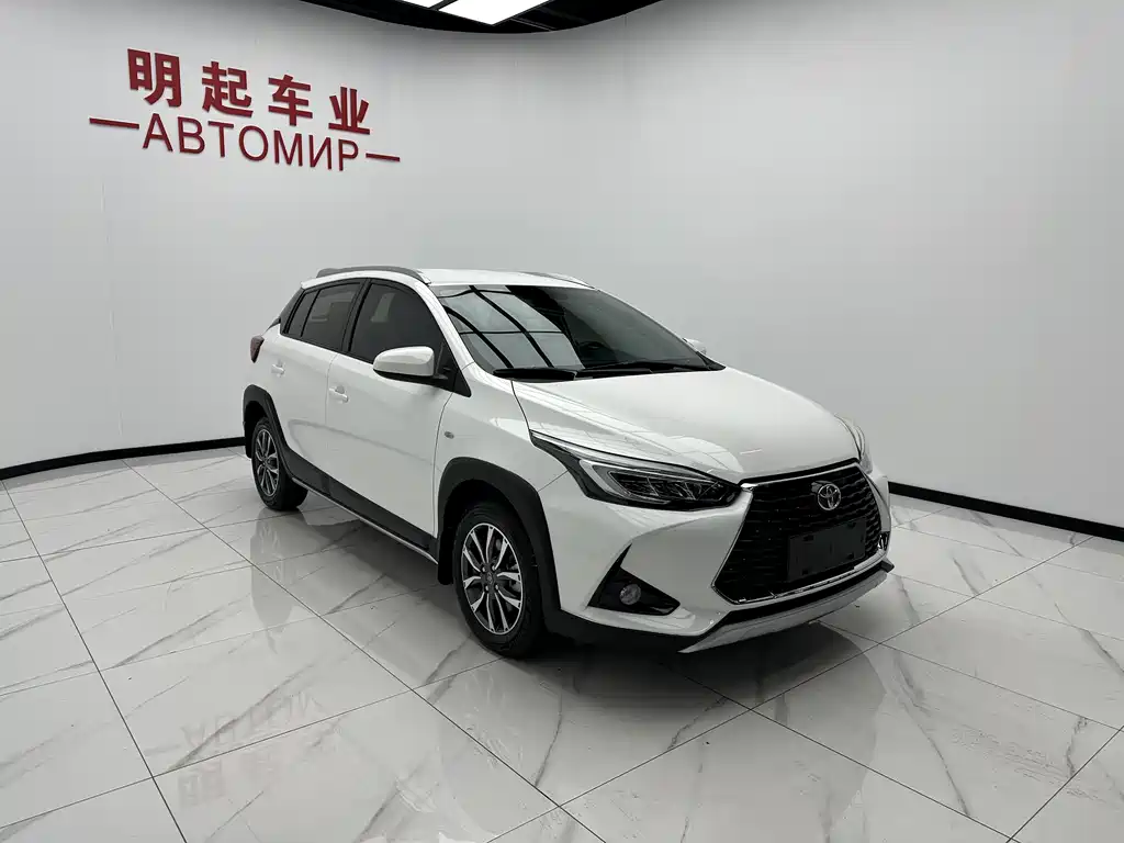 Toyota Yaris L 2023 — фото 3