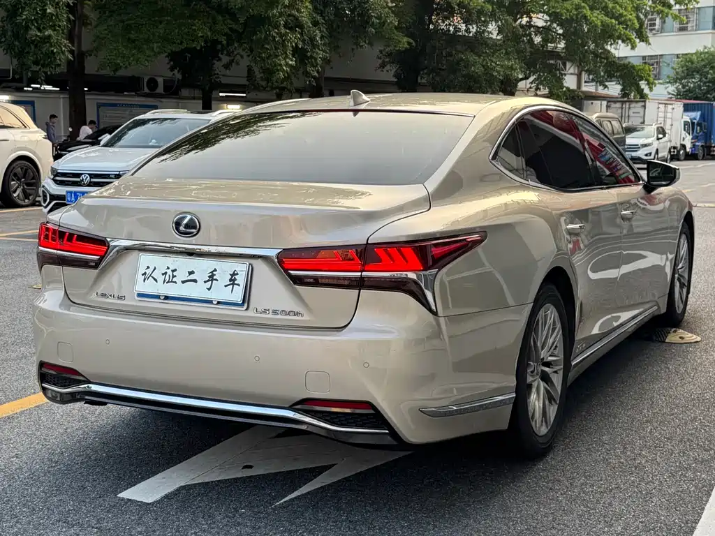 Lexus LS 2019 — фото 23