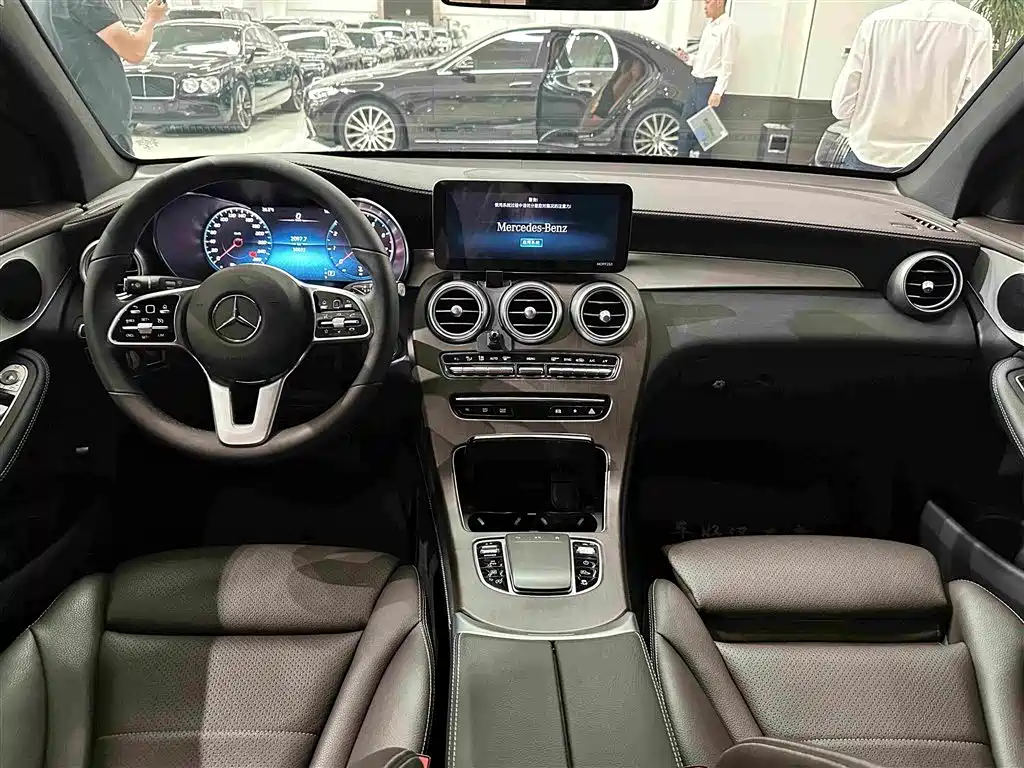 Mercedes-Benz GLC 2020 — фото 18