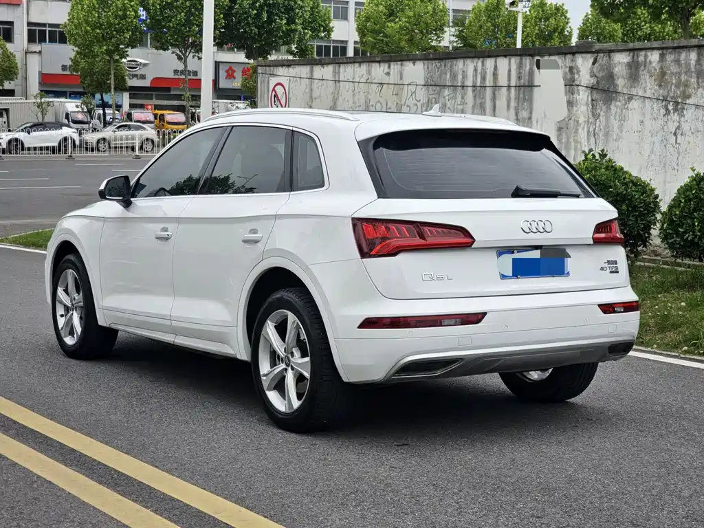 Audi Q5L 2020 — фото 6