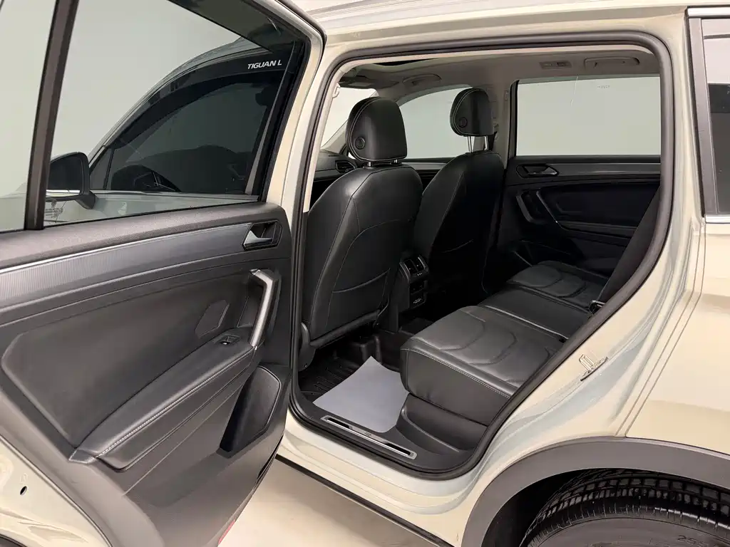 Volkswagen Tiguan L 2021 — фото 12