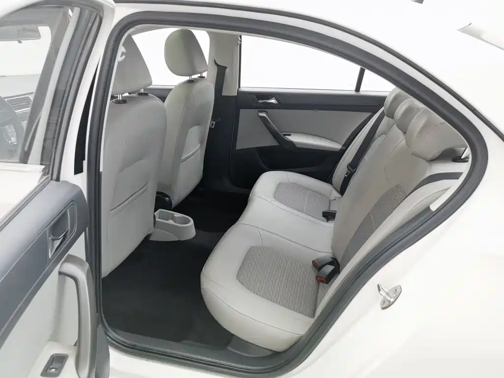 Skoda Rapid 2017 — фото 15