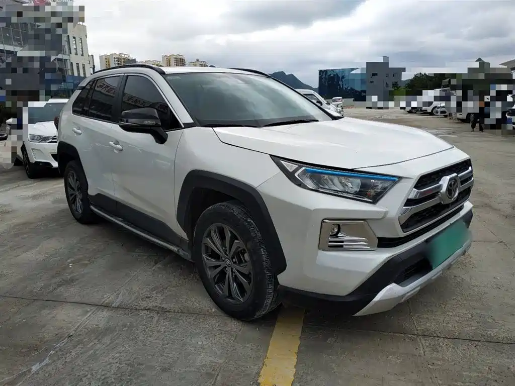 Toyota RAV4 2024 — фото 4