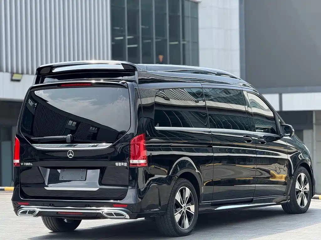 Mercedes-Benz V-Class 2023 — фото 19
