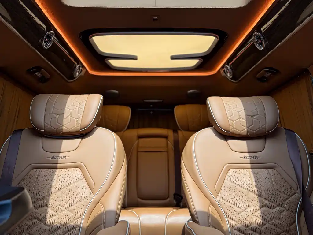 Mercedes-Benz V-Class 2023 — фото 17