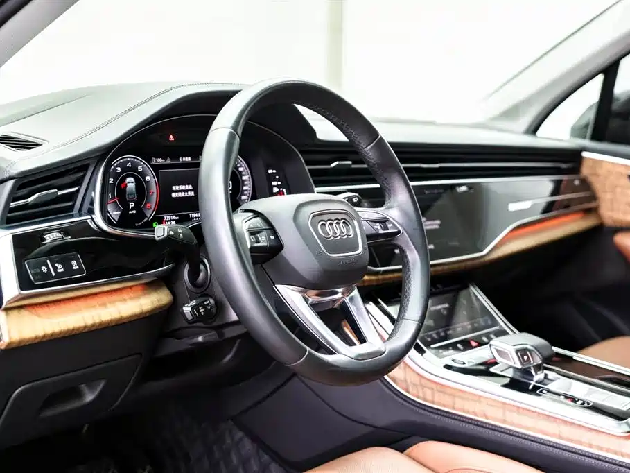 Audi Q7 2021 — фото 19