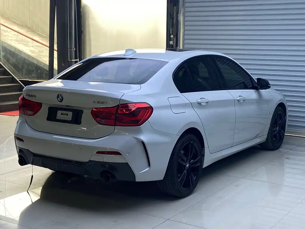 BMW 1 Series 2022 — фото 9