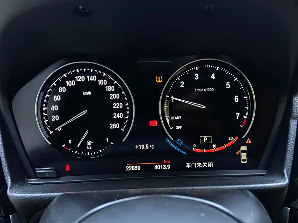 BMW 1 Series 2022 — фото 10