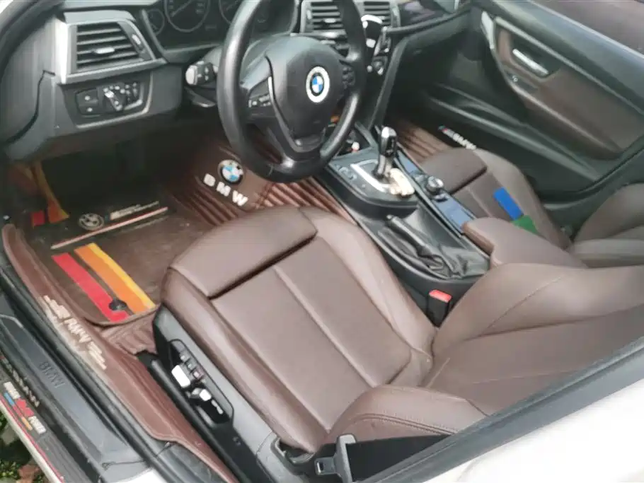BMW 3 Series 2018 — фото 9