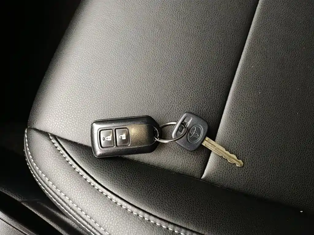 Toyota Yaris L 2022 — фото 9