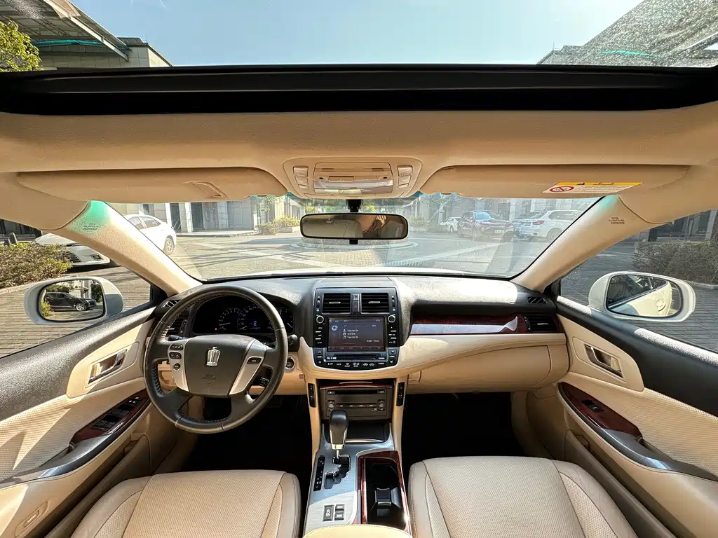 Toyota Crown 2015 — фото 6
