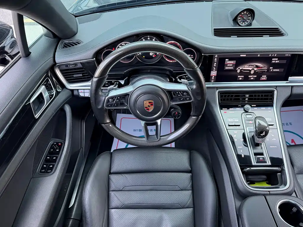 Porsche Panamera 2018 — фото 11