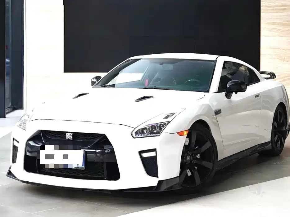 Nissan GT-R 2011 — фото 15