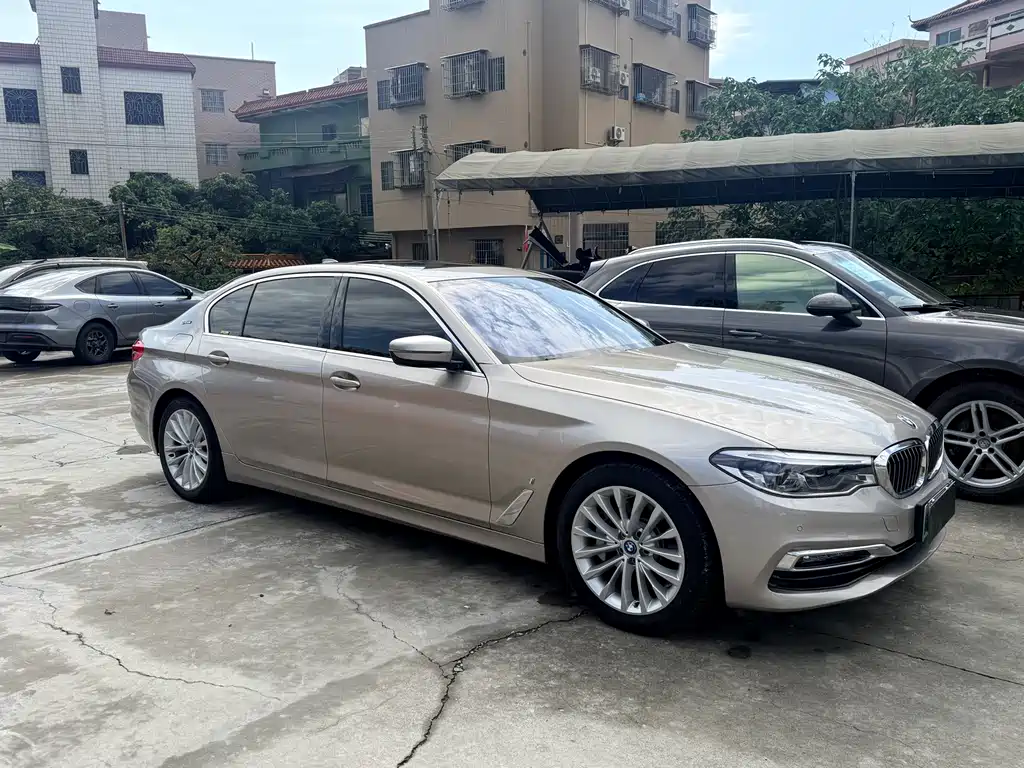 BMW 5 Series New Energy 2019 — фото 4