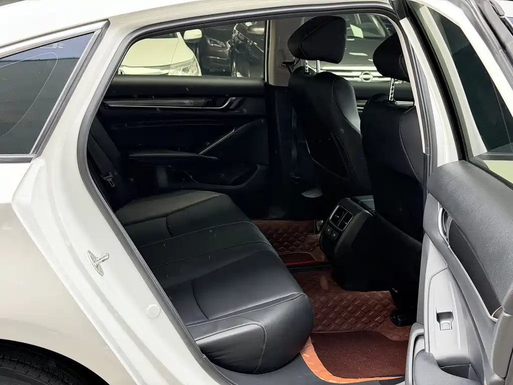 Honda Accord 2023 — фото 10