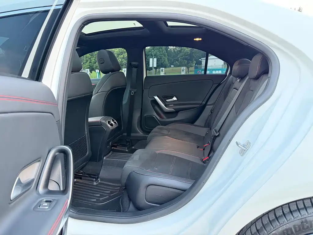 Mercedes-Benz A-Class 2024 — фото 16