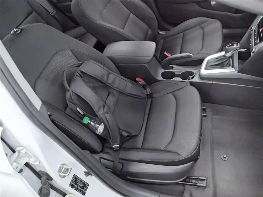 Hyundai Elantra 2016 — фото 25